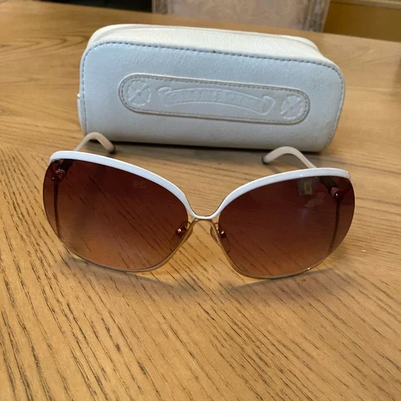 ❤️ Authentic Chrome Heart Sunglasses, White /Gold with Pearl White Arms - Picture 3 of 7